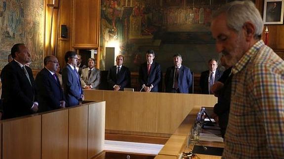 El presidente de la Diputación de León se baja el sueldo a 5.300 euros mensuales