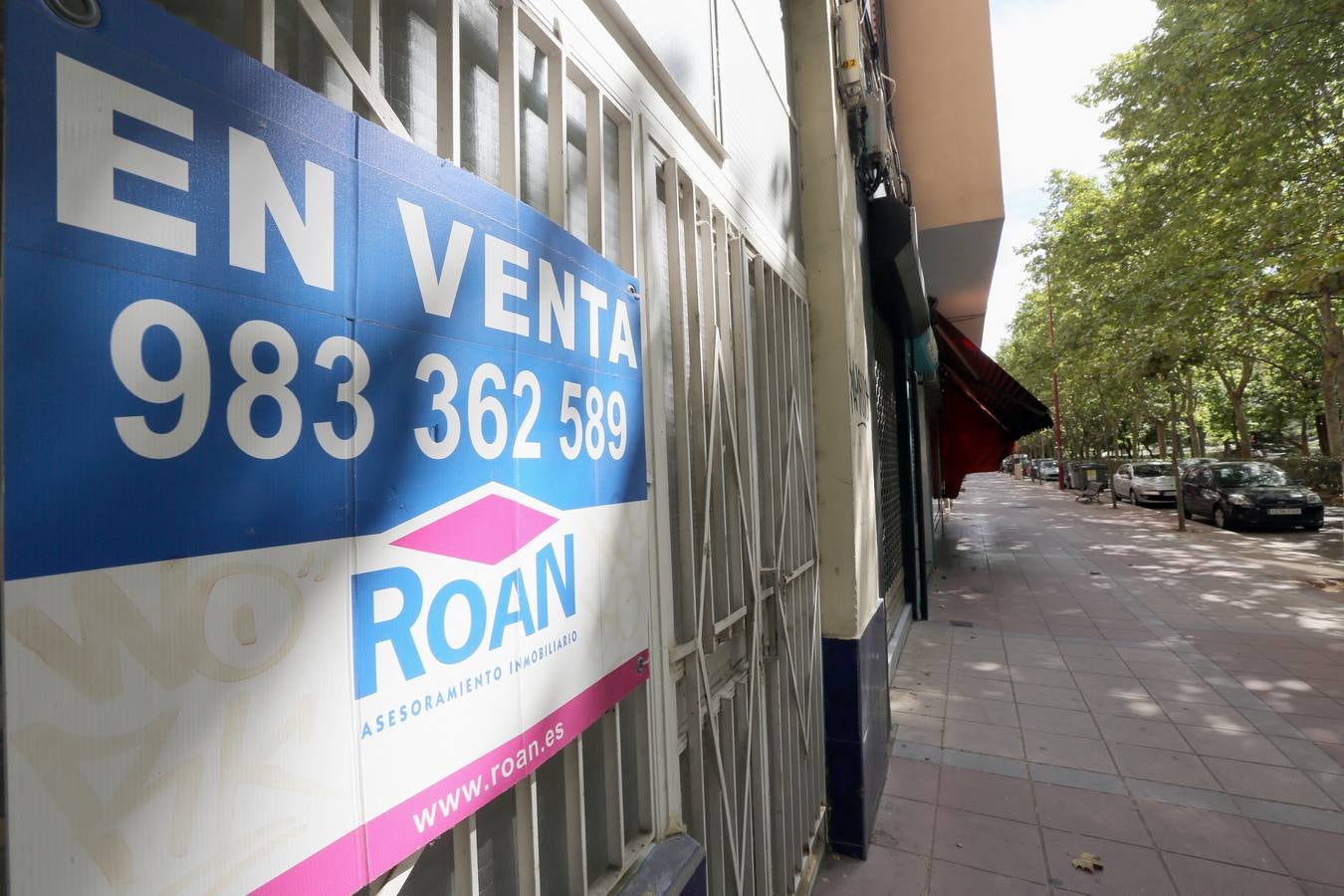 Comercio cerrado en el barrio de La Rubia. 