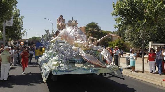 Una de las carrozas de la celebración del 44 Festival Nacional de Exaltación del Cangrejo.