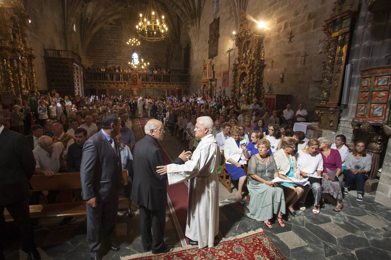 El Ayuntamiento de Villanueva del Campillo (Ávila) y la parroquia rinden un homenaje al cardenal Ricardo Blázquez. 