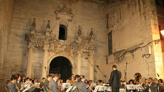Un momento del concierto ofrecido por la Banda Municipal de Cuéllar. 