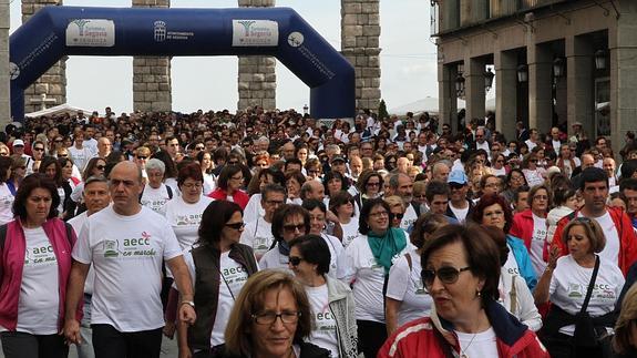 Participantes en la primera Marcha contra el Cáncer en Segovia