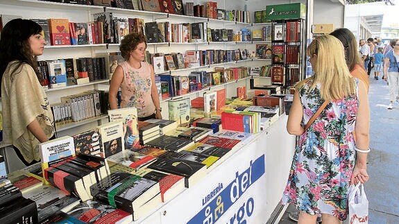 Uno de los expositores de la Feria del Libro del pasado año.