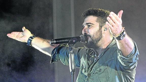 Antonio Orozco hace vibrar el Salón