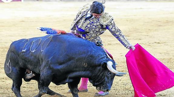 Morante torea con gusto al natural.