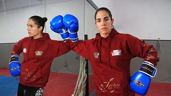 Lara García posa en el gimnasio en el que entrena, el Fight Club Segovia. 
