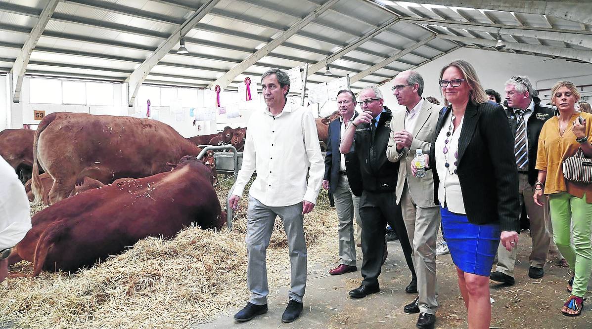 Un momento de la visita a las instalaciones del Mercado Regional de Ganados. 