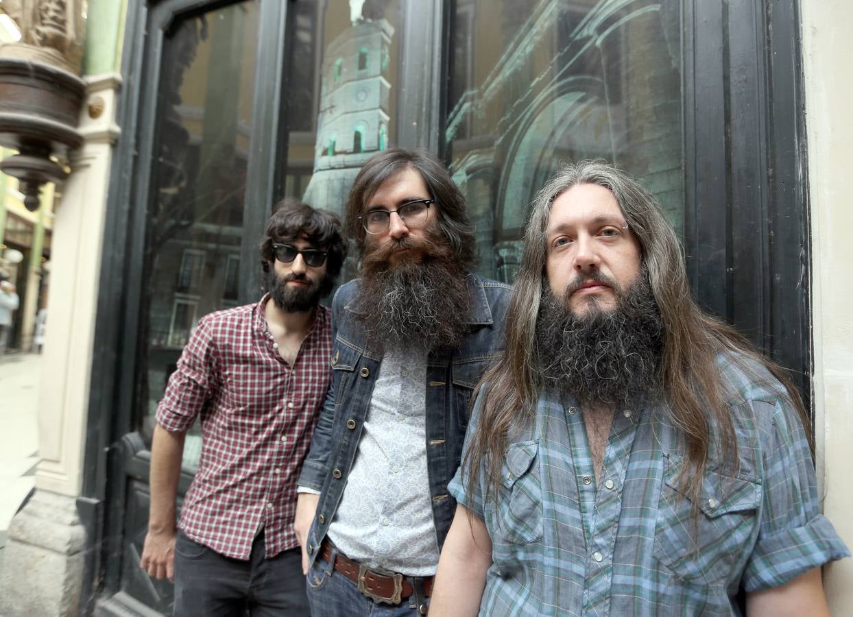 Marcos Úbeda, Rubén Marrón y Javier Vielba, componentes del grupo vallisoletano Arizona Baby. 
