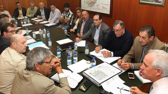 Reunión en la Junta de los alcaldes de los pueblos mineros.