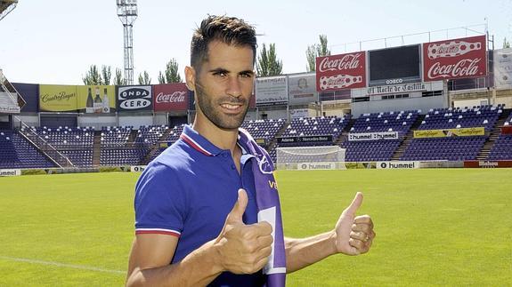 El lateral derecho Javi Moyano, el día de su presentación en Zorrilla. 