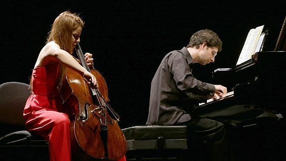 Beatriz Blanco, al violonchelo, y Federico Bosco, al piano, en un concierto en el Auditorio Miguel Delibes.