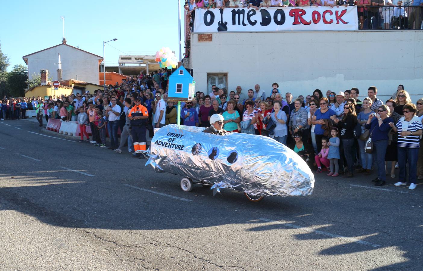 El tiburón gigante, uno de los participantes en la carrera de autos locos. 