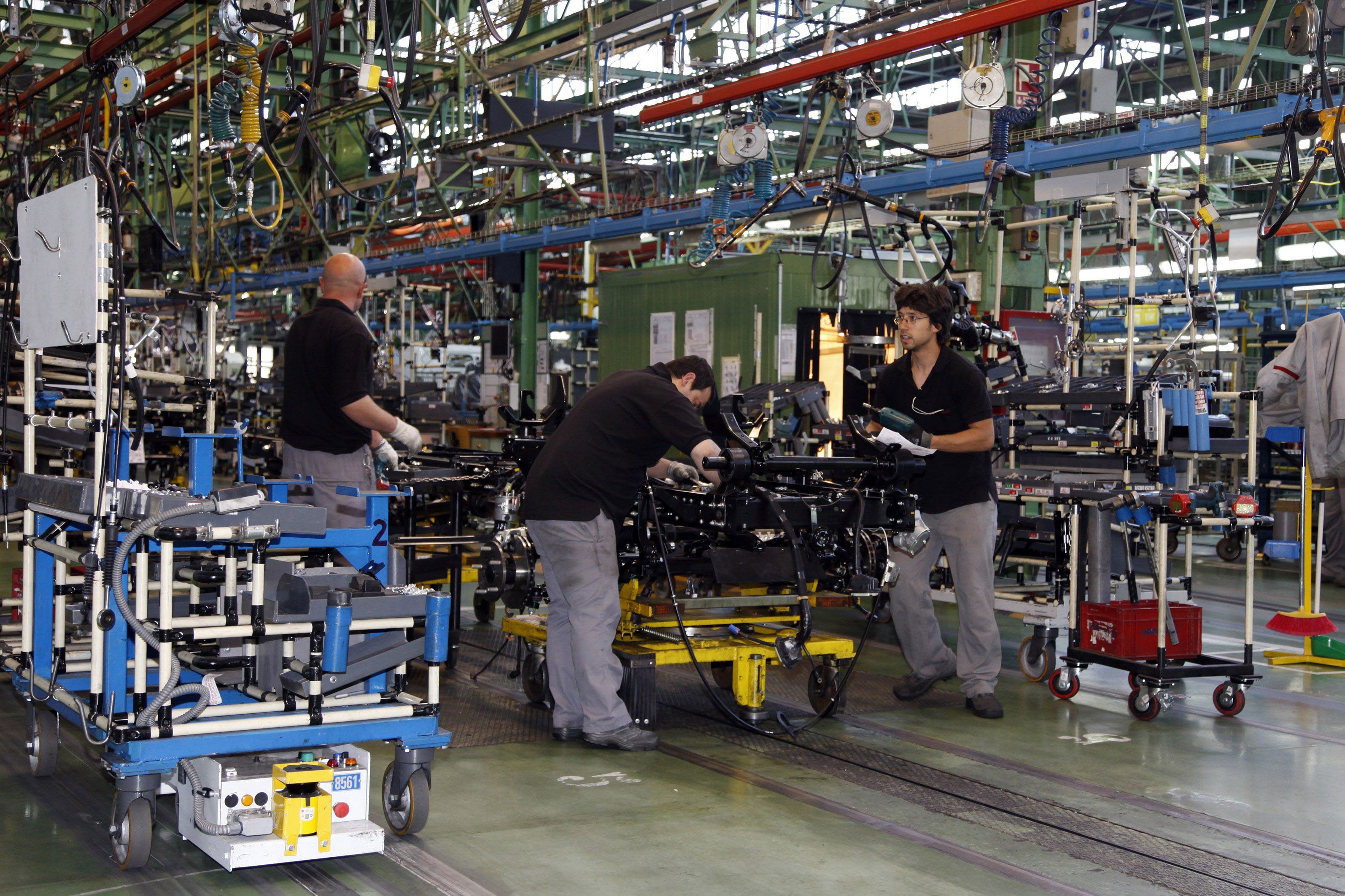 Línea de fabricación de camiones en Nissan Ávila. EL NORTE