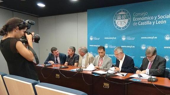 Momento de la firma del acuerdo.