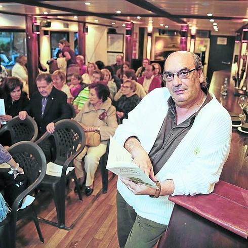 José María Muñoz Quirós, ayer, antes del recital poético. G. Villamil