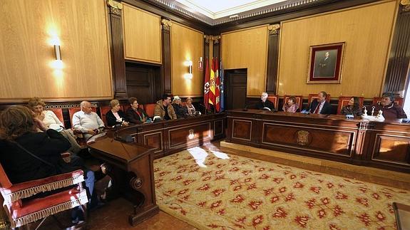 Imagen del salón de plenos del Ayuntamiento, durante la recepción. 