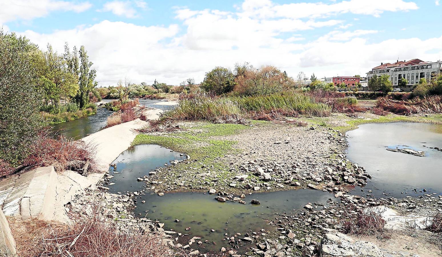 Aspecto de la pesquera desde que se produjo la rotura el pasado mes de septiembre.