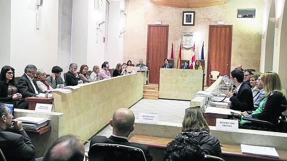 Vista general del salón del plenos del Ayuntamiento de Salamanca durante la sesión celebrada ayer. 