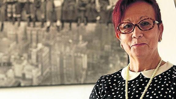 Ascensión Iglesias, en la sede de la asociación Plaza Mayor.