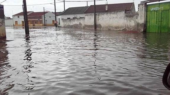 Calle de Pedrajas anegada.