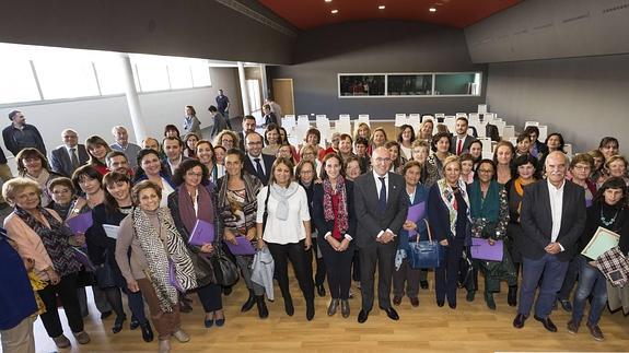 Participantes con el presidente de la Diputación.