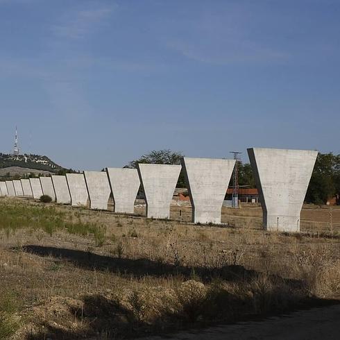 Aspecto actual de la obra parada de la variante de mercancías, en las inmediaciones de la Ronda VA-30, cerca de Laguna de Duero. 