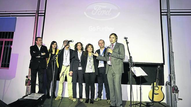 Responsables del nuevo concesionario Ford y un momento de la Inauguración, el pasado viernes. 