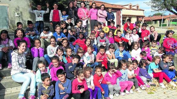 Los participantes en el encuentro infantil que este año se desarrolló en el municipio de Encina de San Silvestre. 