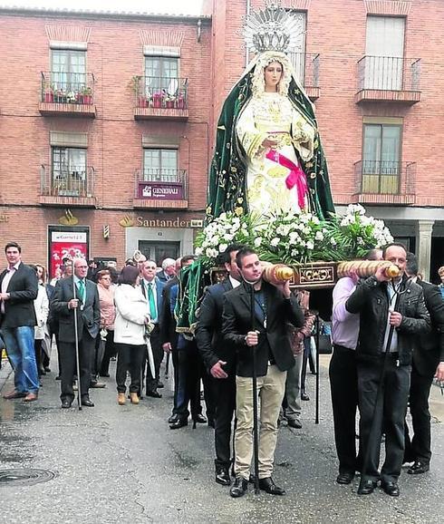 Un momento de la procesión ayer en Peñaranda de Bracamonte. 