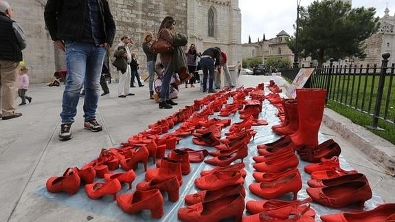 Zapatos rojos, en La Antigua.