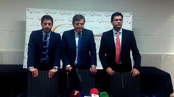  César Pontvianne, Alfonso Jiménez y Eduardo Estévez en la presentación de las propuestas de Empresa Familiar de Castilla y León.  EL NORTE