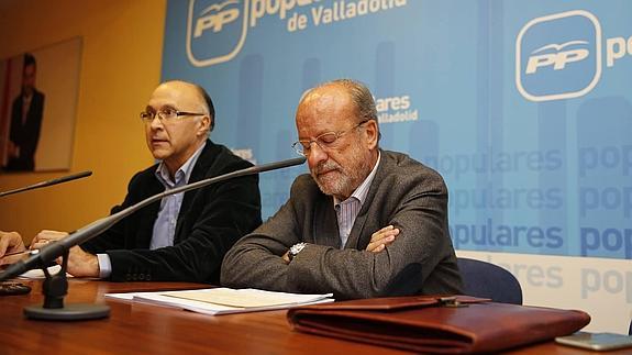 El exalcalde comparece junto a Ramiro Ruiz Medrano en la sede del PP en Valladolid .