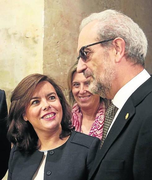 Soraya Sáenz de Santamaría y Daniel Hernández Ruipérez a su llegada a la universidad.