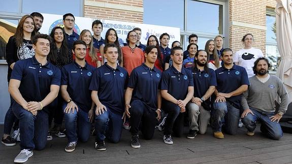 Las plantillas Elite masculina y femenina, en la presentación de la temporada del Club Patinaje en Línea Valladolid.