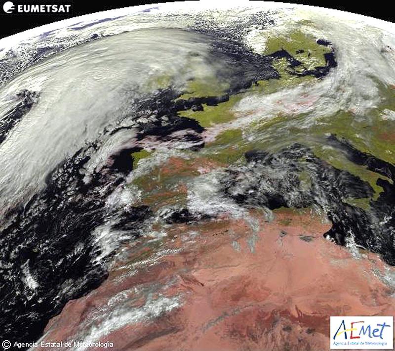 La masa nubosa que se ve al noroeste de la península será la que deje lluvia y viento casi toda la semana. 