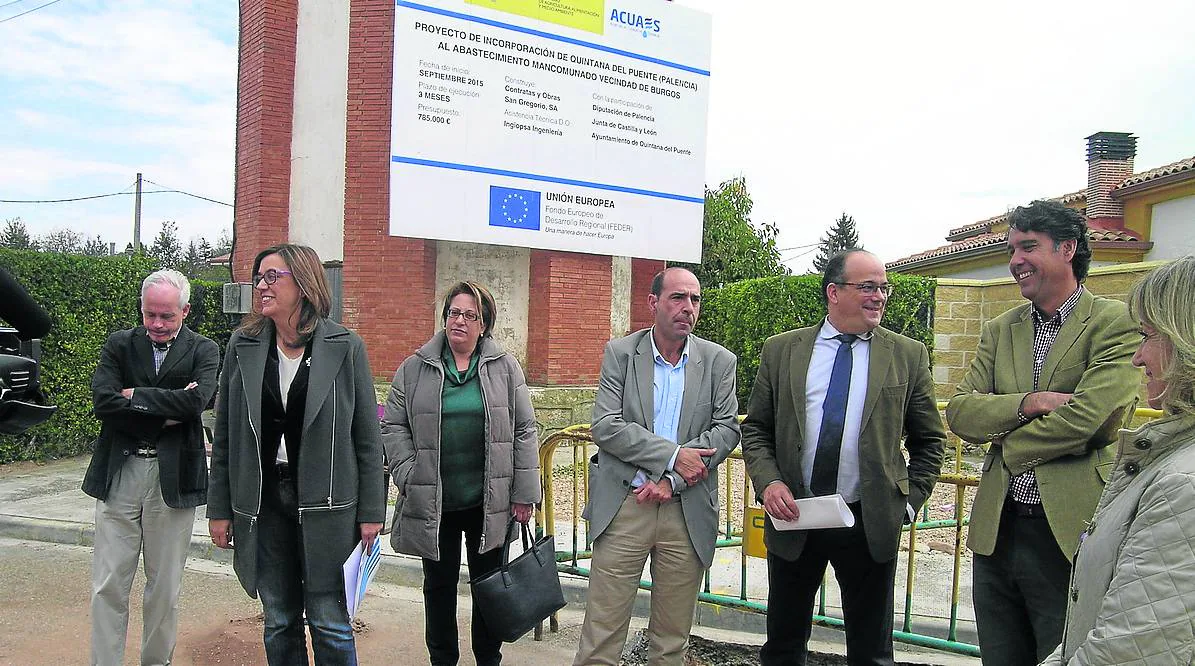 Representantes de las tres administraciones, en la visita a las obras de Quintana del Puente.