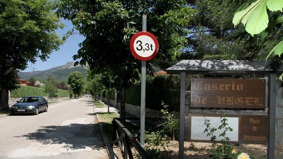 Entrada a la urbanización Caserío de Urgel de La Granja de San Ildefonso. Antonio Tanarro