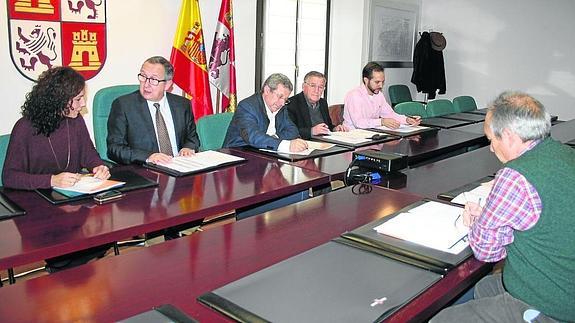 Los miembros del Comité de Seguridad del Patrimonio, durante la reunión de ayer. 