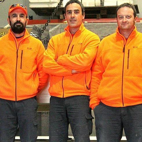 El arquitecto Manuel García (centro), con parte de su equipo de Novadomus.