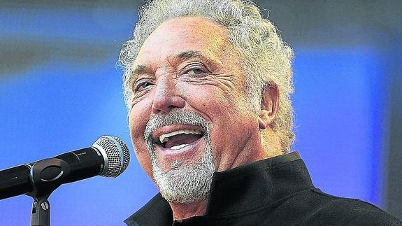 Tom Jones, en un concierto en Londres en septiembre de 2010.