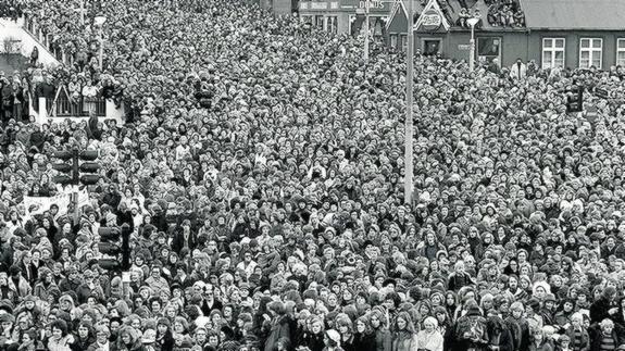La imagen habla por si sola. Este fue el día que las mujeres tomaron Islandia.