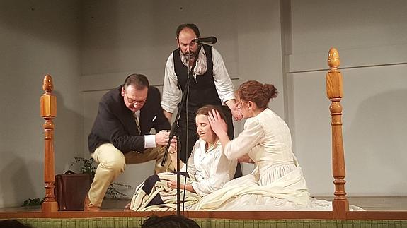 Cuatro actores del grupo, en una escena de la obra. El Norte