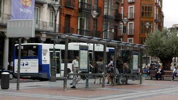 Parada de autobús en Fuente Dorada. 