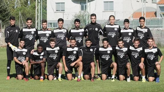 Un grupo de jugadores de Unionistas, durante un entrenamiento. 