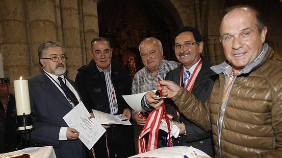 Representantes de las cofradías, durante el hermanamiento.