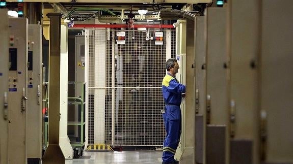Interior de la factoría de Michelin en Valladolid. / EL NORTE 
