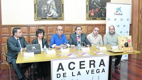 Acera de la Vega cede al Comedor Social un millar de abetos para su venta en la Plaza Mayor