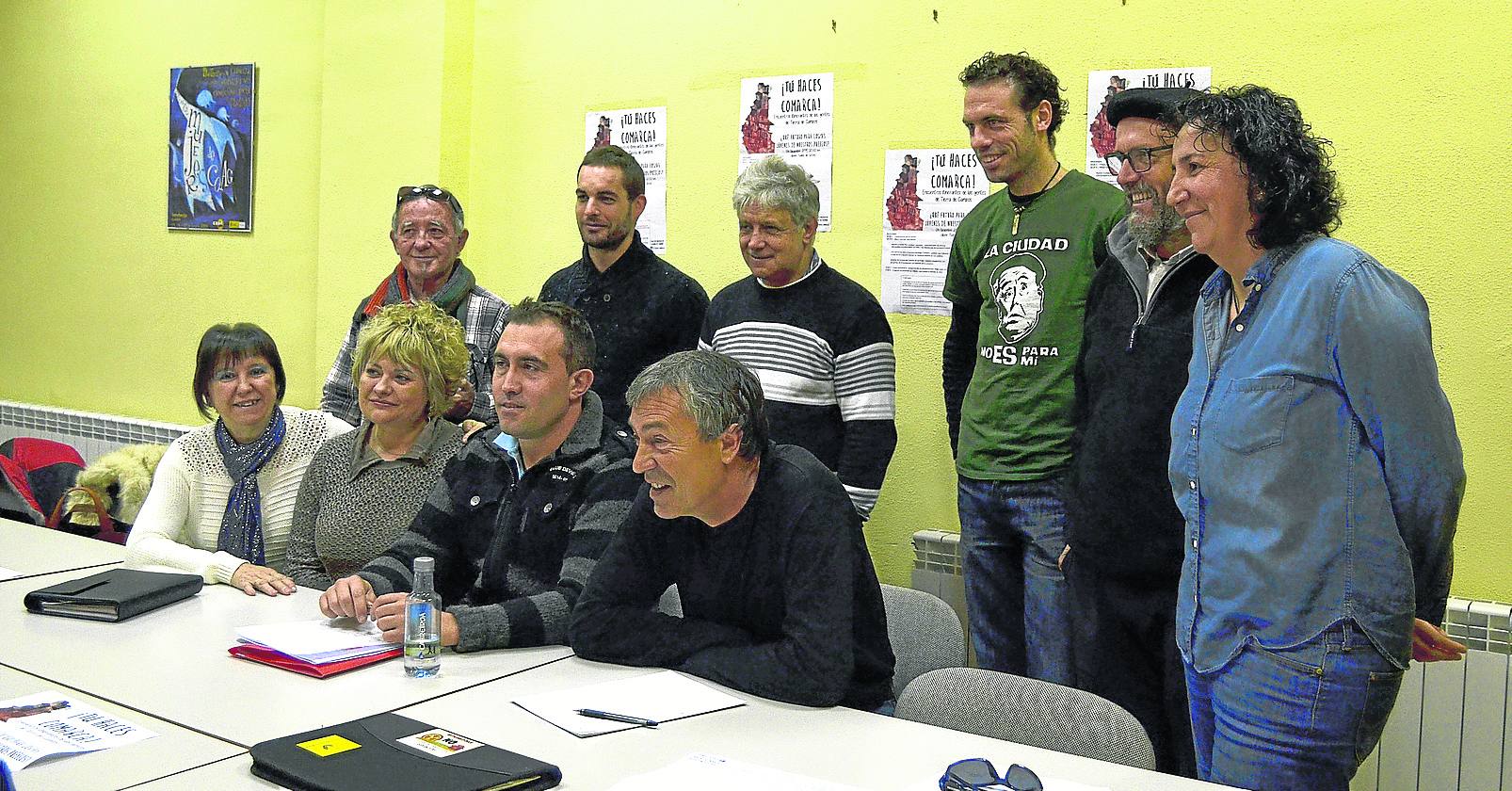 Vecinos de Villoldo y de otros pueblos integrados en la plataforma, durante la presentación de ‘Tú haces comarca’.