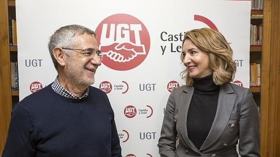 Agustín Priego, secretario regional de UGT con la consejera de Familia, Alicia García, en la apertura de la jornada organizada por el sindicato en torno a la igualdad laboral. 