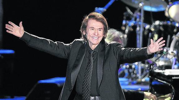 Raphael, en el escenario, su estado natural. 